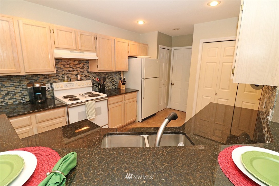 23111 15th Avenue Southeast, Unit E2 Bothell, WA 98021 - Photo 6 of 22