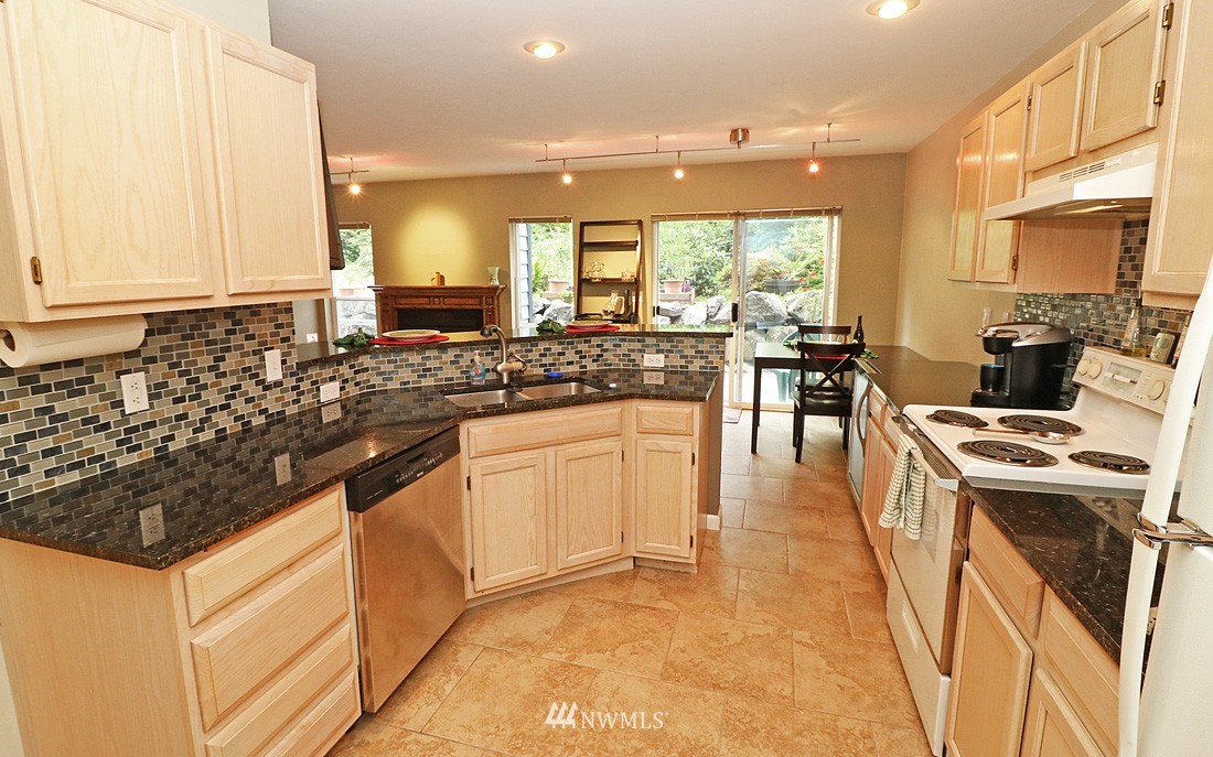 23111 15th Avenue Southeast, Unit E2 Bothell, WA 98021 - Photo 7 of 22
