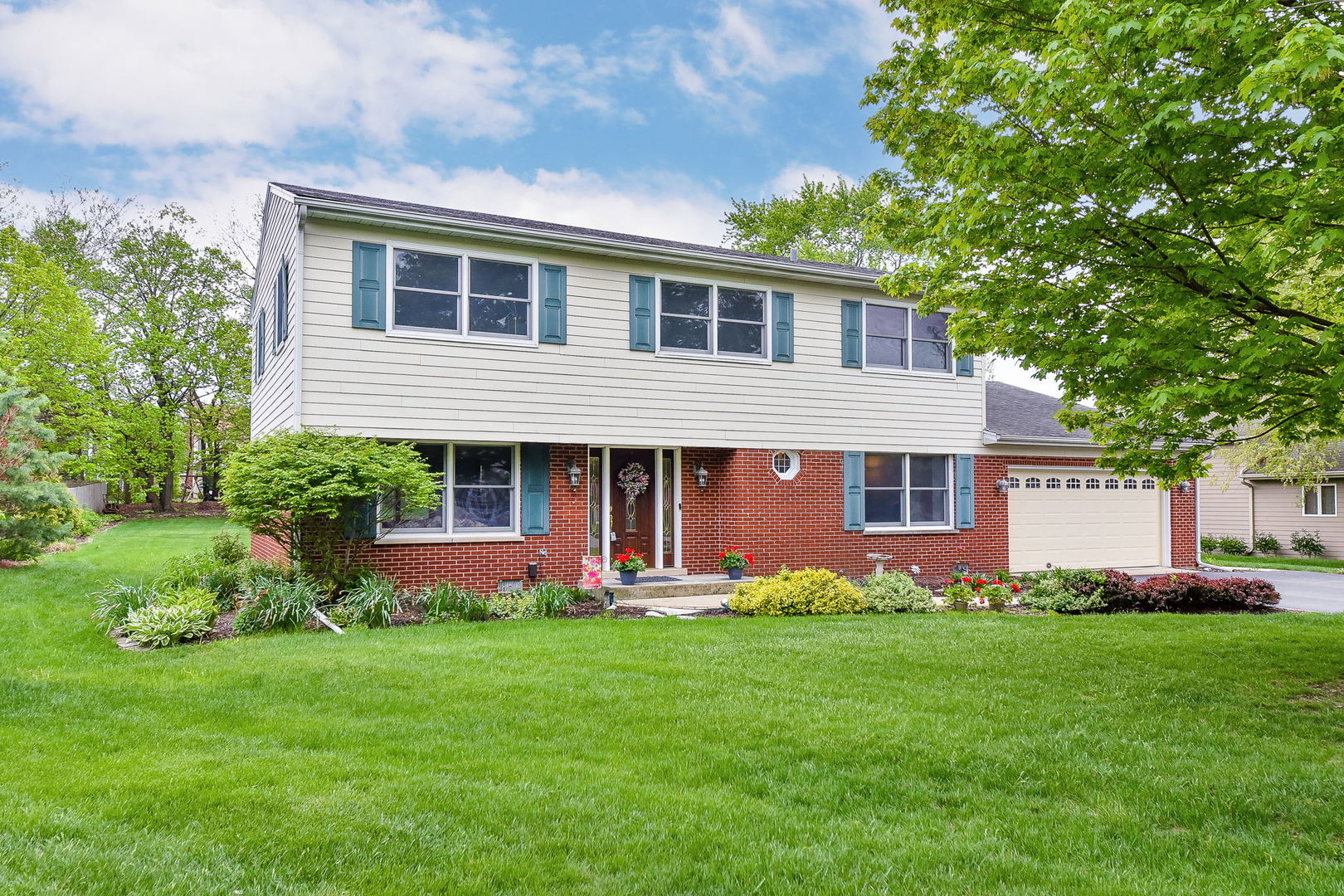 25W661 Durfee Road Wheaton, IL 60189 - Photo 2 of 33