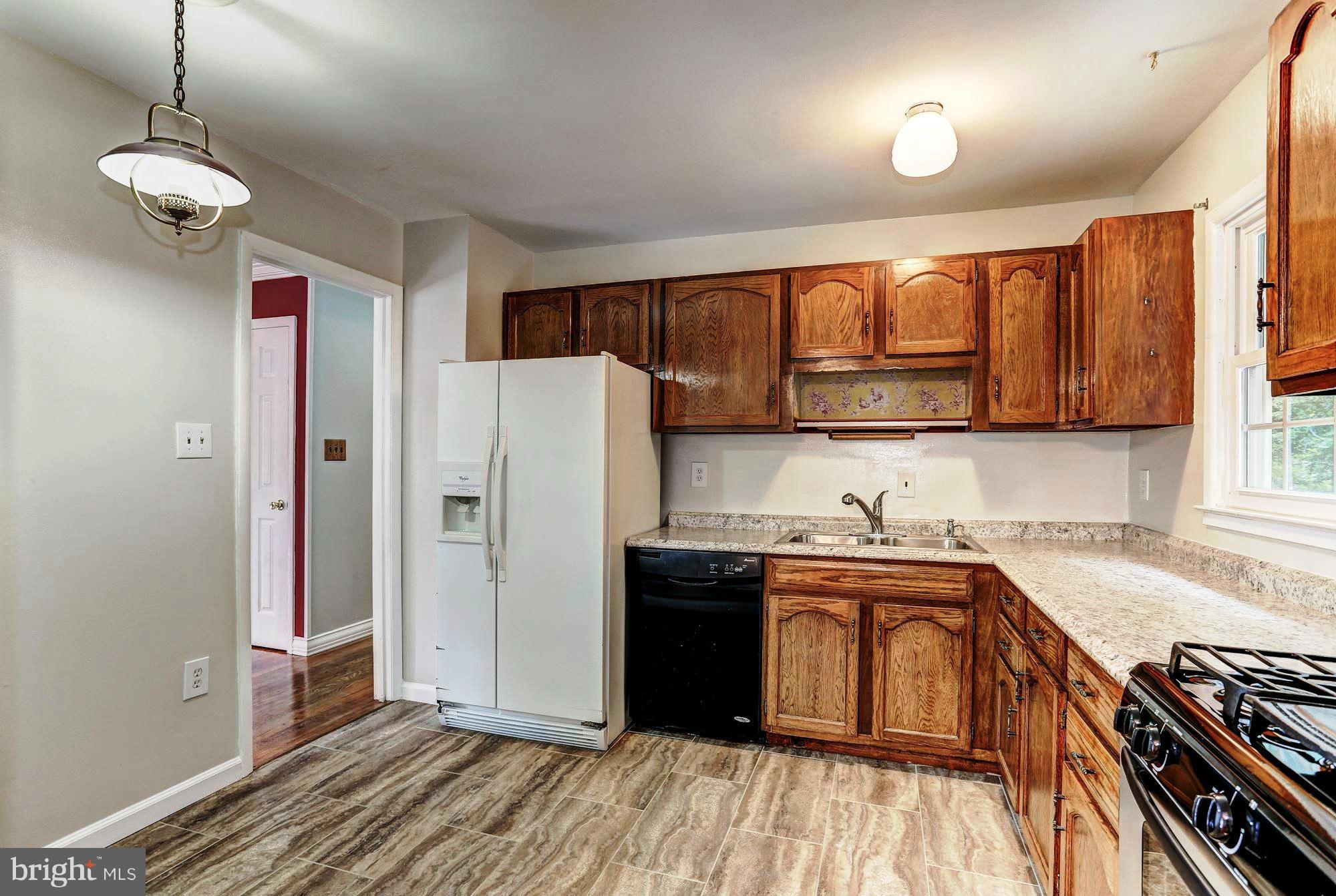 13606 Kingsman Road Woodbridge, VA 22193 - Photo 5 of 21 Kitchen