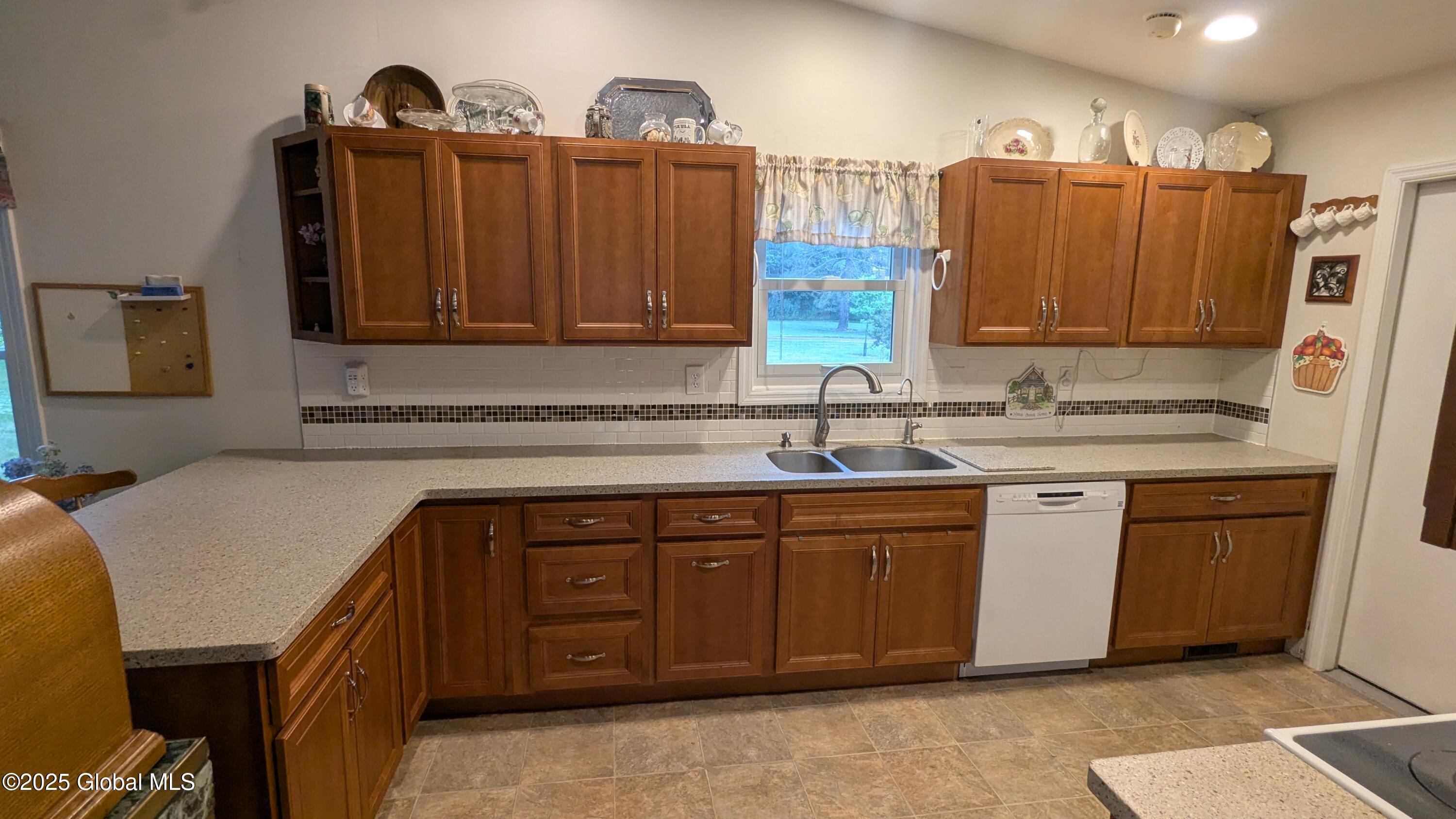 2368 Troy-Schenectady Road Niskayuna, NY 12309 - Photo 8 of 48 PXL_20250703_203924215