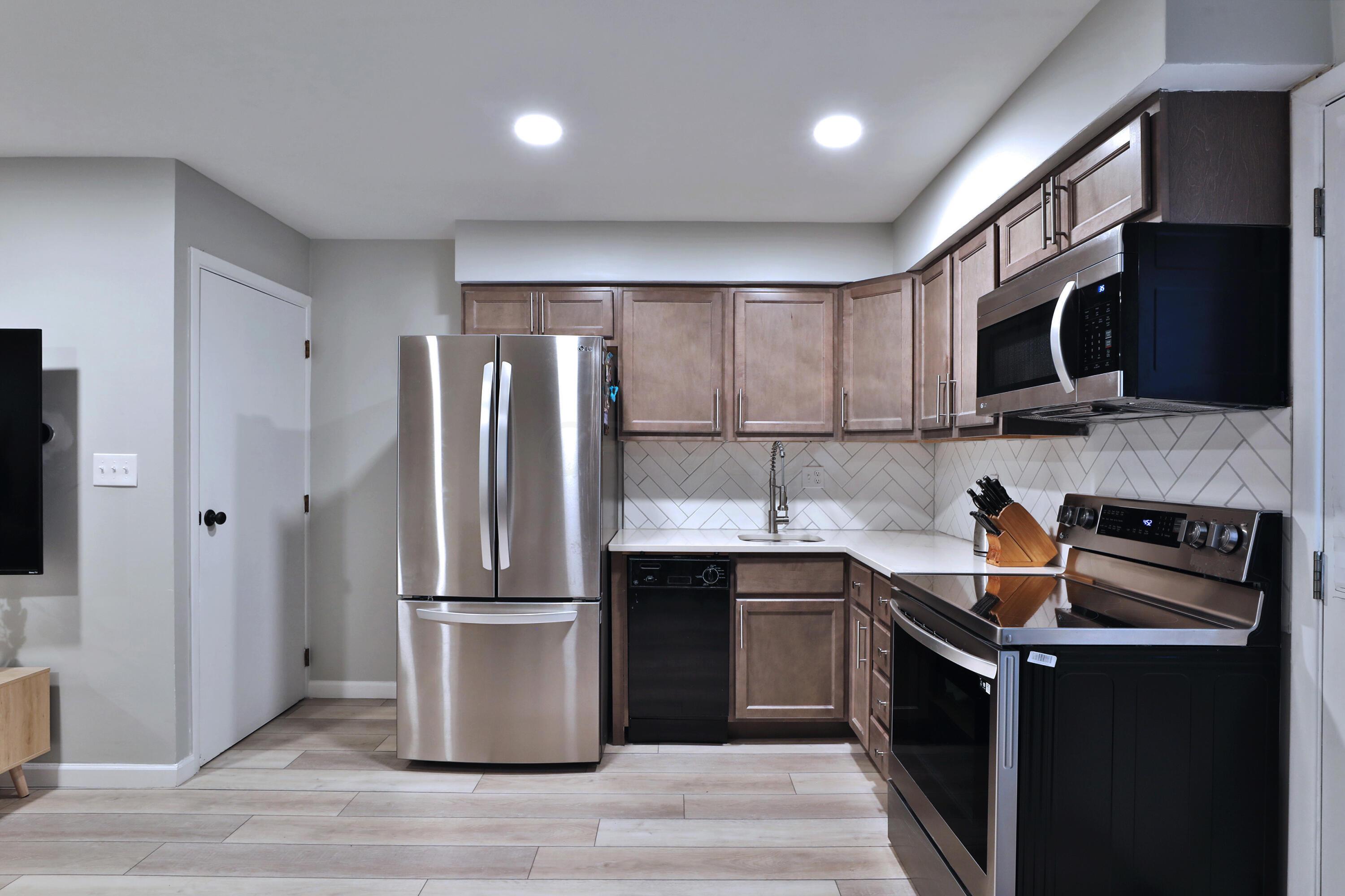 5720 Beechcroft Road, Unit D Columbus, OH 43229 - Photo 7 of 33 5720-Beechcroft-UnitD-08