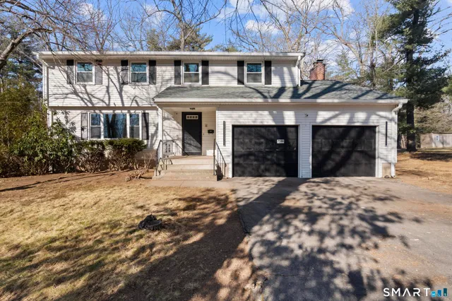 a view of a yard with a tree