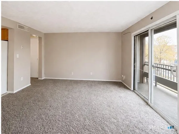 $1,400 | 210 Towne House Road, Unit 210, Hamden, CT 06514