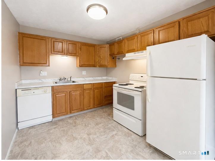 210 Towne House Road Hamden, CT 06514 - Photo 5 of 9