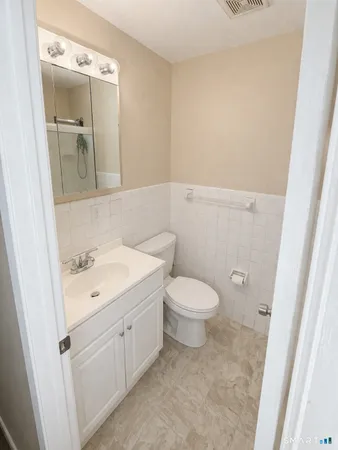 $1,400 | 210 Towne House Road, Unit 210, Hamden, CT 06514