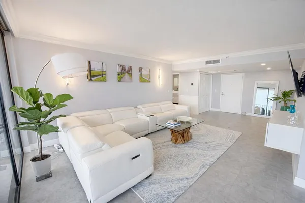 $4,800 | 859 Jeffery Street, Unit 7030, Boca Raton, FL 33487