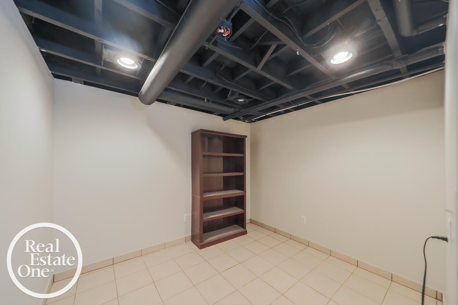 836 Lincoln Road Grosse Pointe, MI 48230 - Photo 33 of 39 50149905-326db525-693e-42f6-9c25-d6f2eed8c7f0.JPG