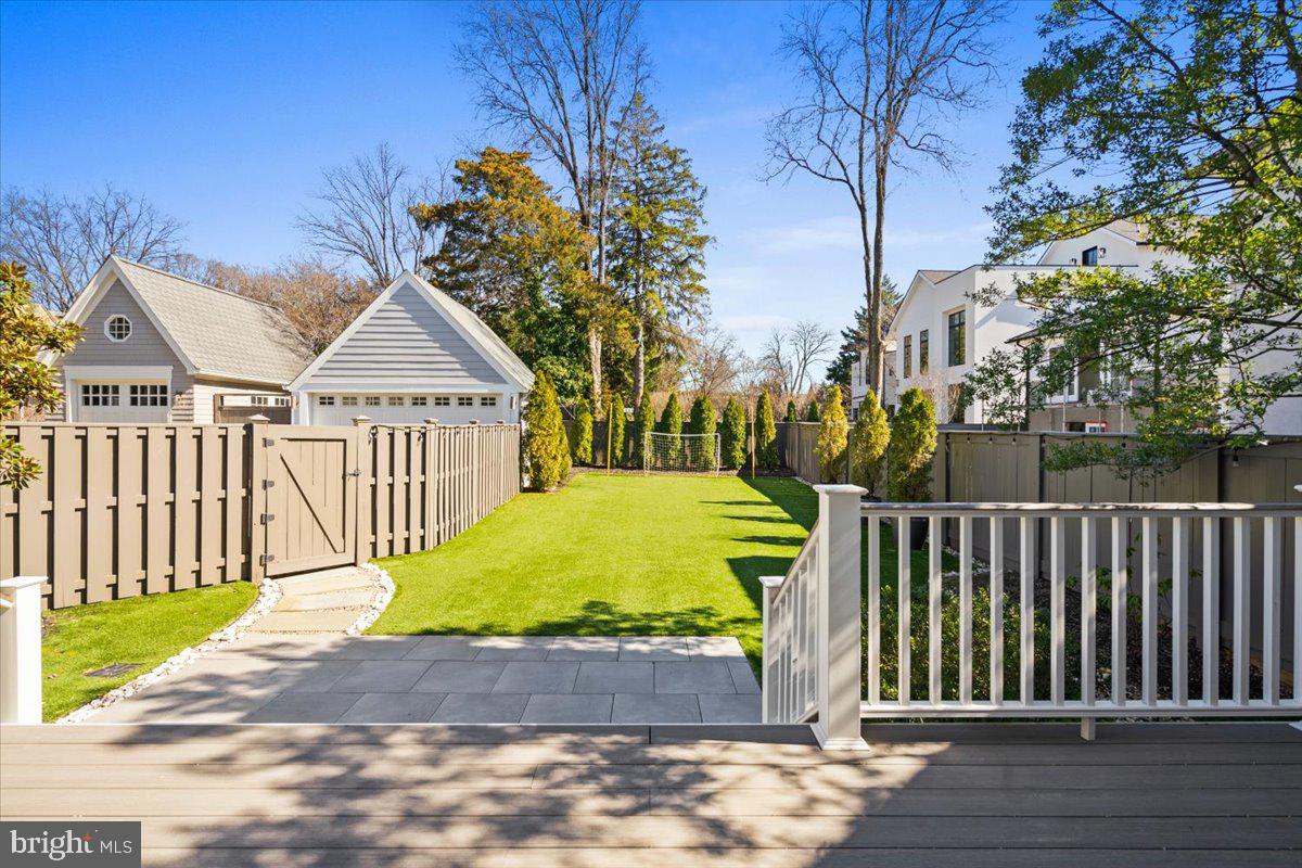 3213 Foxhall Road Northwest Washington, DC 20016 - Photo 33 of 35