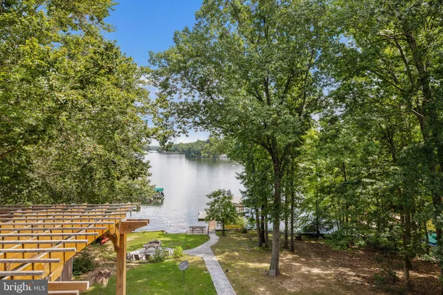 a view of a living room and kitchen