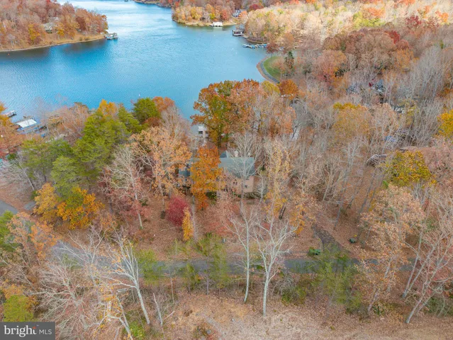 a picture of a lake view