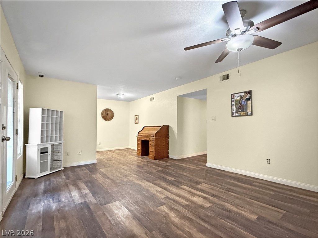 870 B, Unit 604 Boulder City, NV 89005 - Photo 4 of 11 Living Room