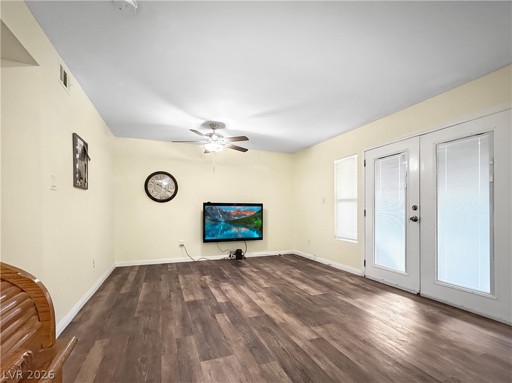 870 B, Unit 604 Boulder City, NV 89005 - Photo 5 of 11 Living Room