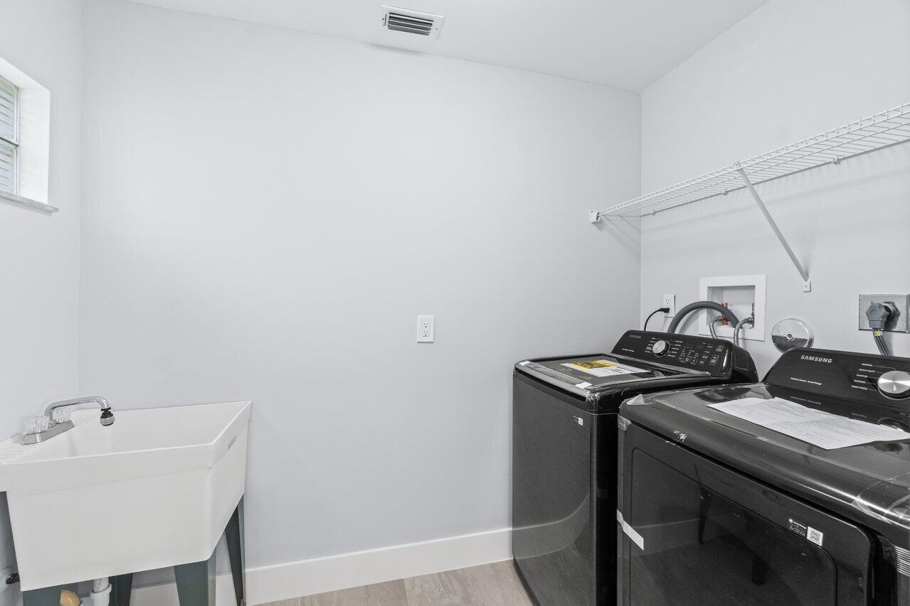 710 Clearbrook Park Circle Delray Beach, FL 33445 - Photo 10 of 28 Laundry