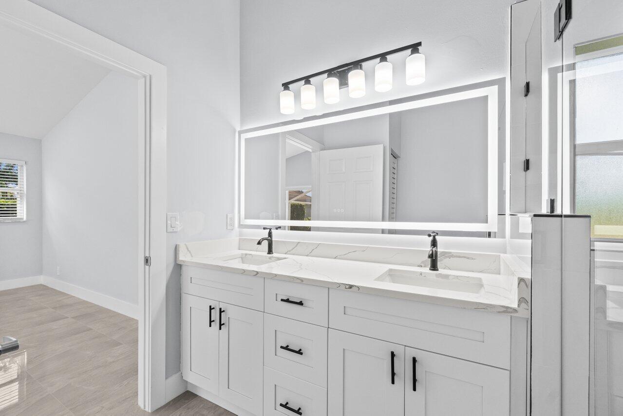 710 Clearbrook Park Circle Delray Beach, FL 33445 - Photo 15 of 28 Primary Bath