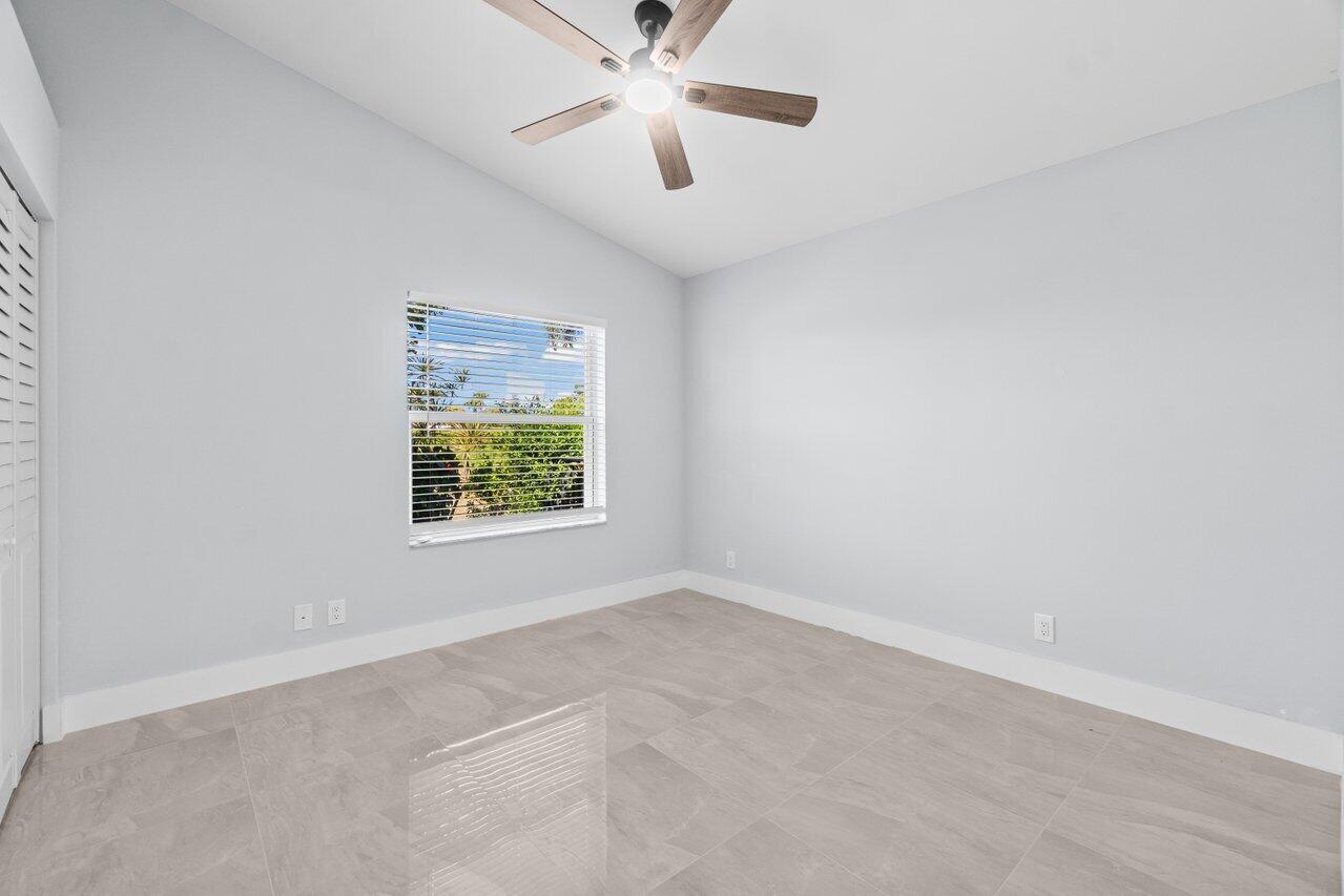 710 Clearbrook Park Circle Delray Beach, FL 33445 - Photo 19 of 28 Guest Bed