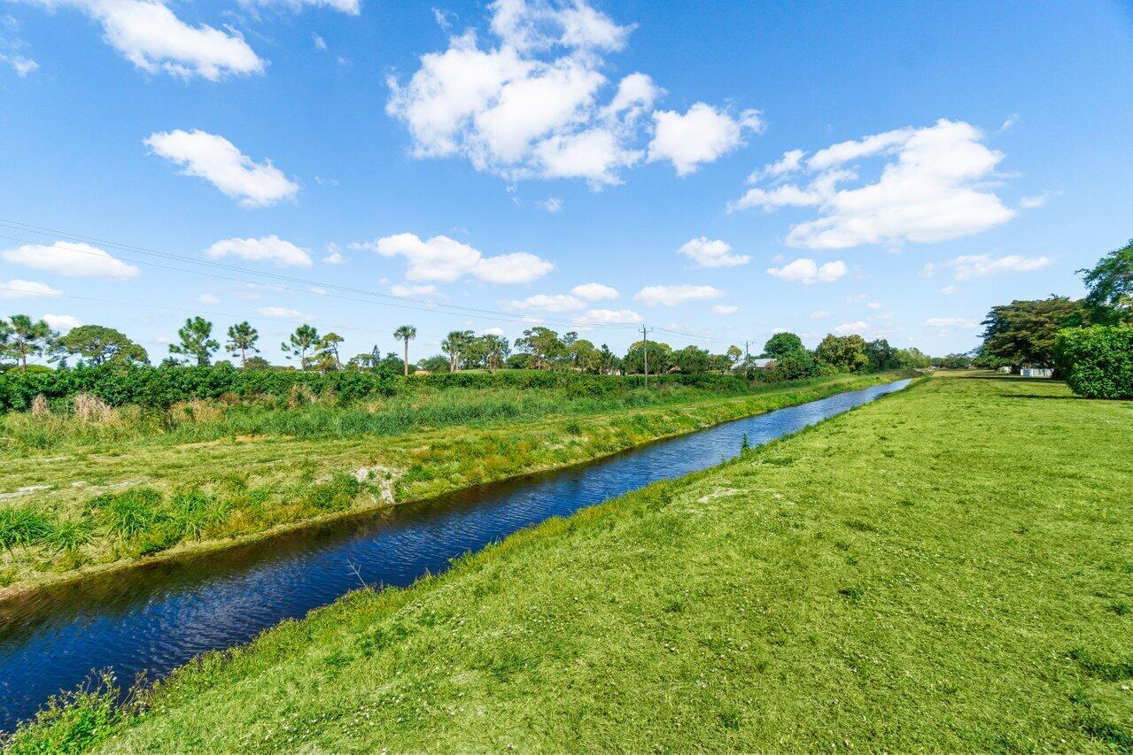 710 Clearbrook Park Circle Delray Beach, FL 33445 - Photo 25 of 28 Back