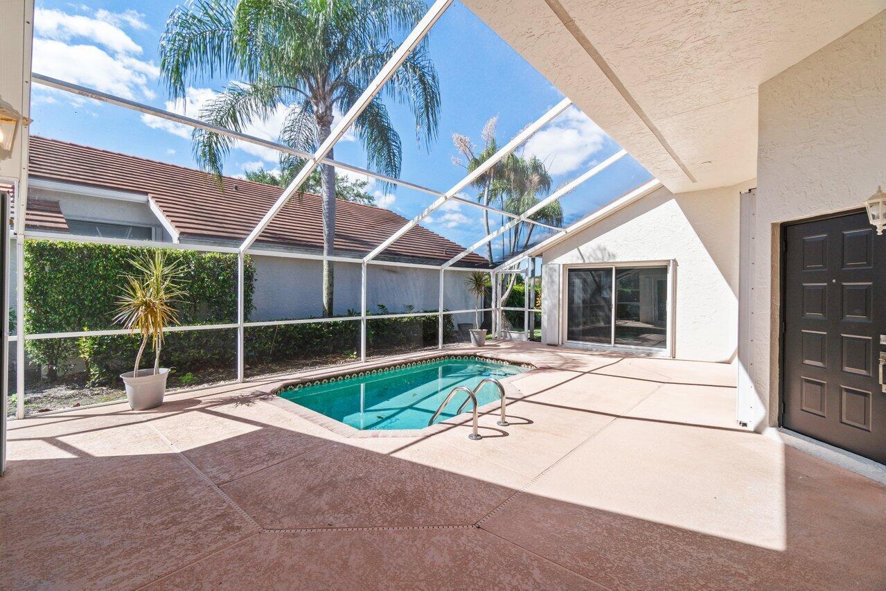 710 Clearbrook Park Circle Delray Beach, FL 33445 - Photo 4 of 28 COurtyard Pool