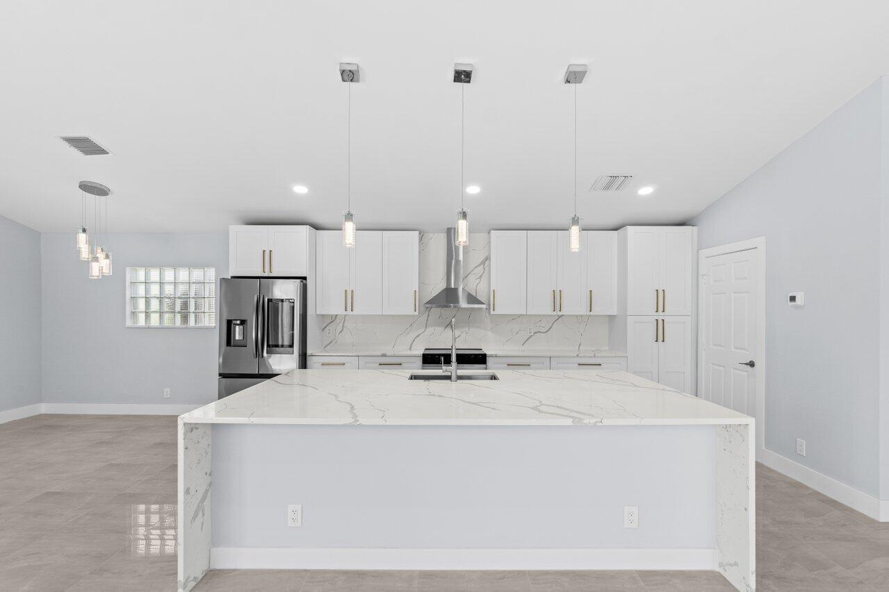 710 Clearbrook Park Circle Delray Beach, FL 33445 - Photo 5 of 28 Kitchen