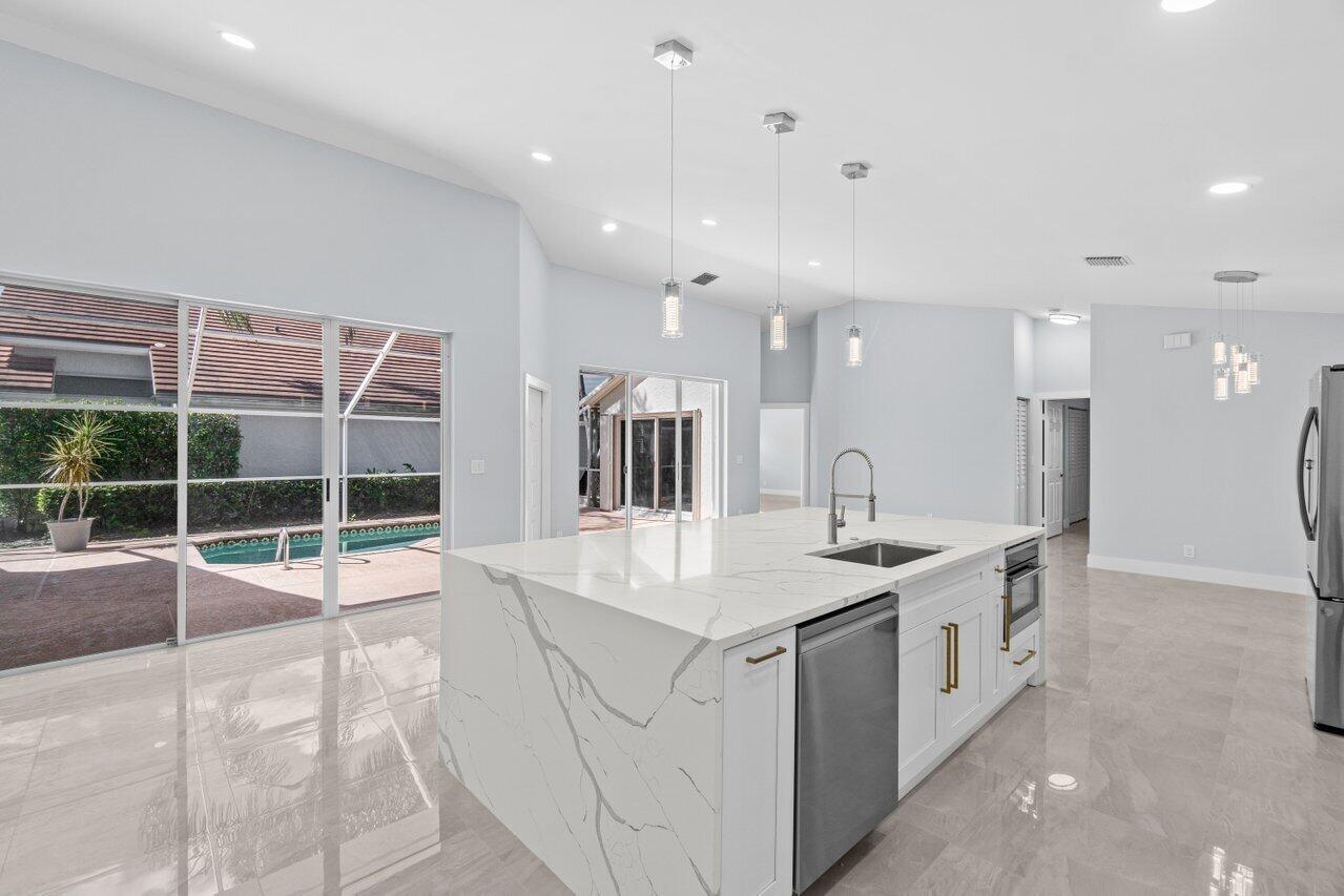 710 Clearbrook Park Circle Delray Beach, FL 33445 - Photo 7 of 28 Kitchen