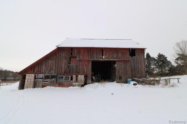 2705 East Newark Road Lapeer, MI 48446 - Photo 24 of 31 IMG_4351.jpg