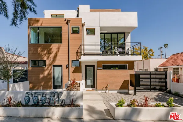 $7,000 | 836 North McCadden Place, Los Angeles, CA 90038