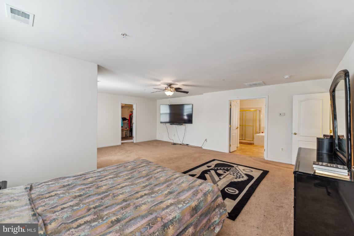 10103 Rolling Green Way Fort Washington, MD 20744 - Photo 23 of 39 a bedroom with a bed and a couch