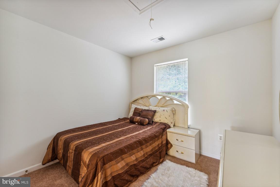 10103 Rolling Green Way Fort Washington, MD 20744 - Photo 27 of 39 a bedroom with a bed and window