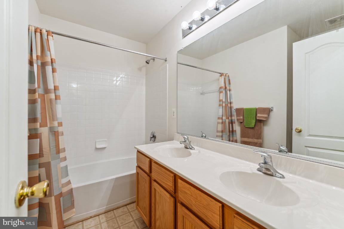 10103 Rolling Green Way Fort Washington, MD 20744 - Photo 29 of 39 a bathroom with a tub sink and mirror