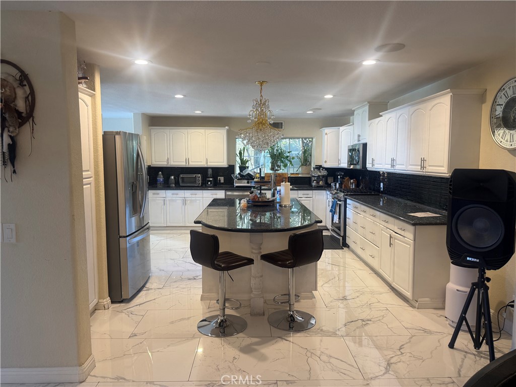 1742 Rudell Road Burbank, CA 91501 - Photo 7 of 37 Gallery Image 7