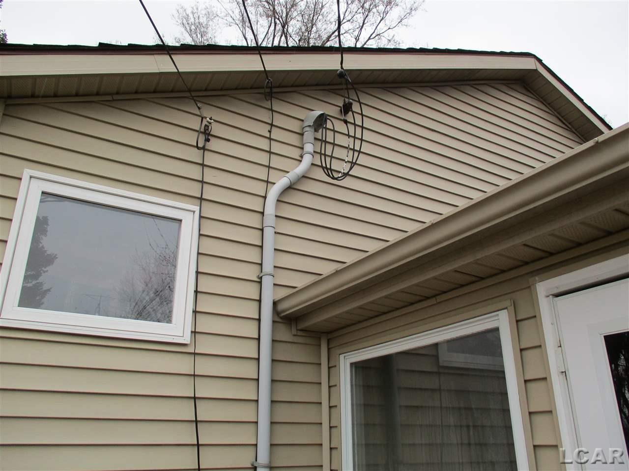 1285 Sutton Road Adrian, MI 49221 - Photo 7 of 33 50011010-6.JPG