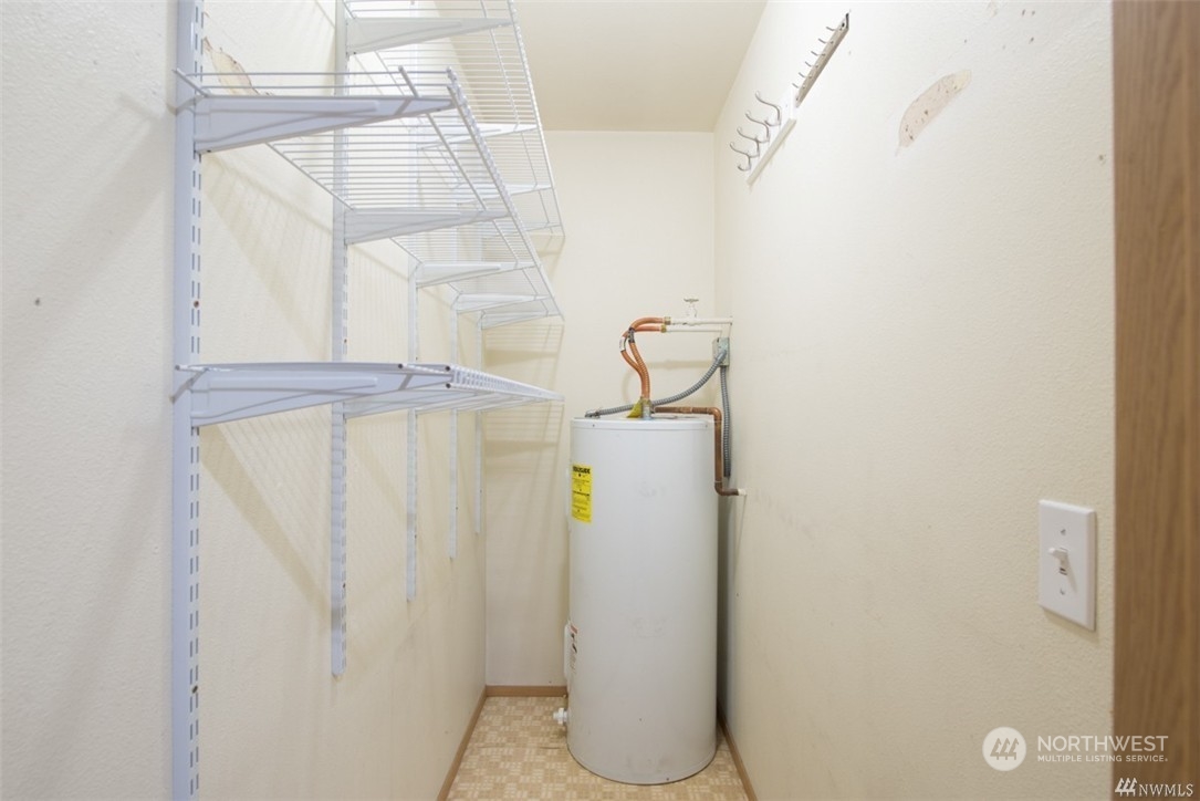 8512 242nd Street Southwest, Unit 9 Edmonds, WA 98026 - Photo 14 of 26 a bathroom with a shower