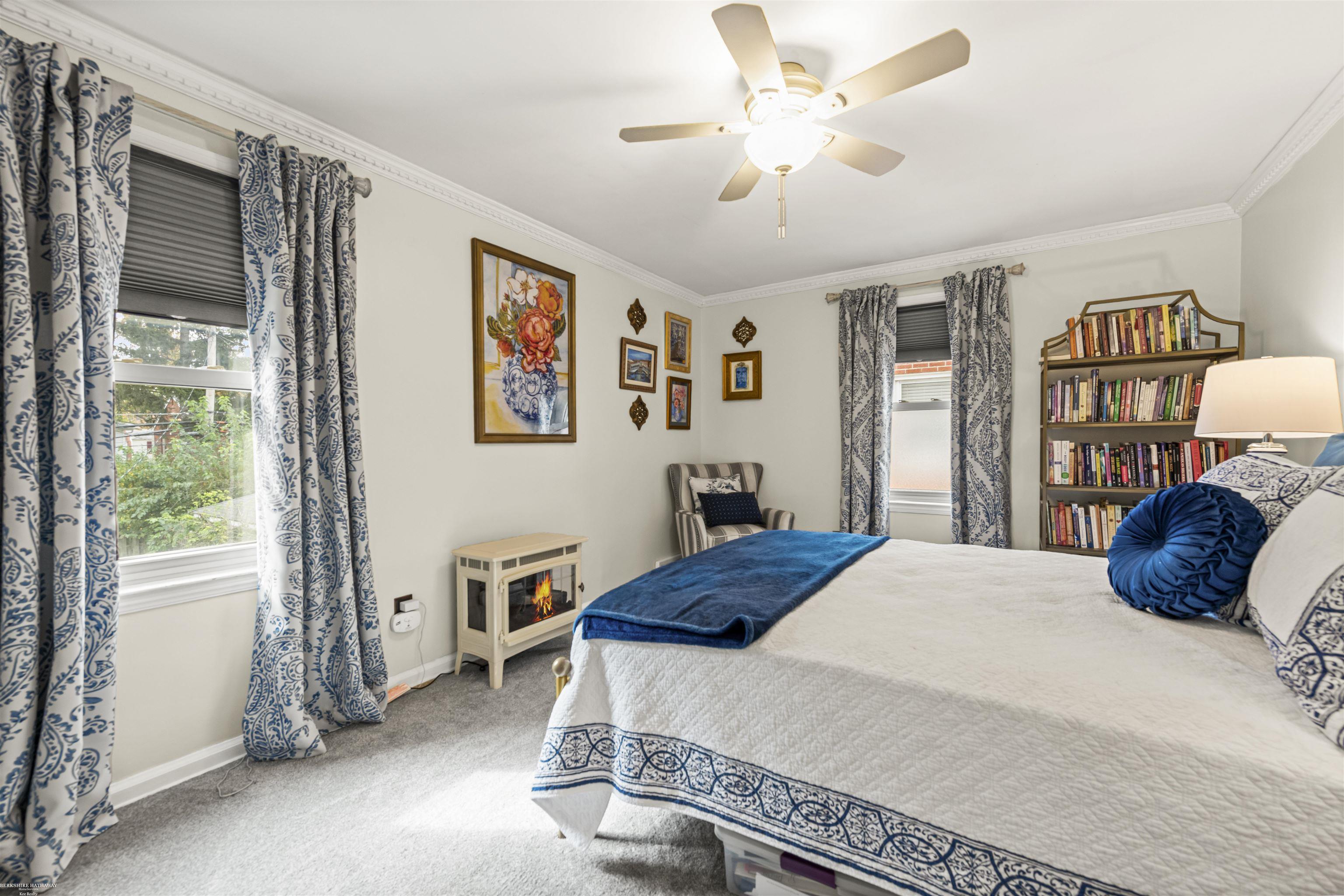 1597 Newcastle Road Grosse Pointe, MI 48236 - Photo 14 of 31 50192074-e01af46b-5664-42d8-b075-941d6ee53b6e.JPG