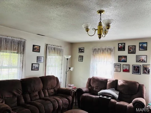 $139,900 | 206 South 1st Street, Steelville, MO 65565