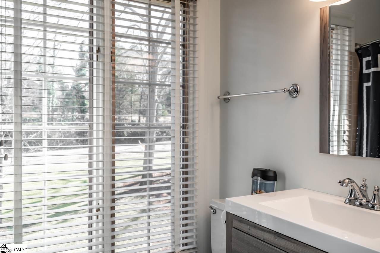 1422 Parkins Mill Road Greenville, SC 29607 - Photo 23 of 30