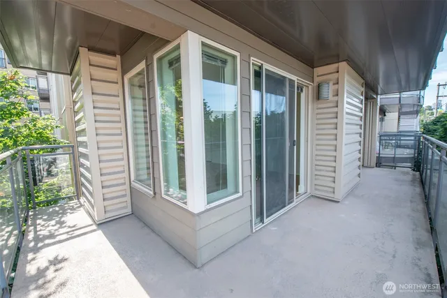 $429,000 | 1550 Eastlake Avenue East, Unit 201, Seattle, WA 98102