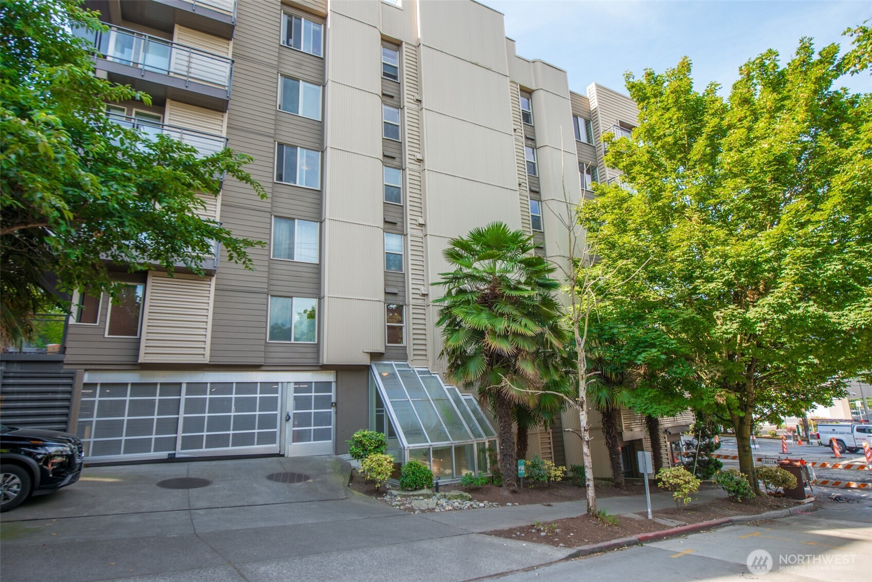 1550 Eastlake Avenue East, Unit 201 Seattle, WA 98102 - Photo 26 of 30 front view of a building with a garden