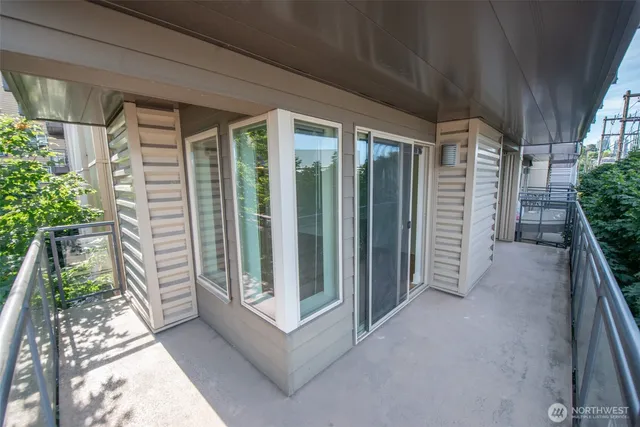 $429,000 | 1550 Eastlake Avenue East, Unit 201, Seattle, WA 98102