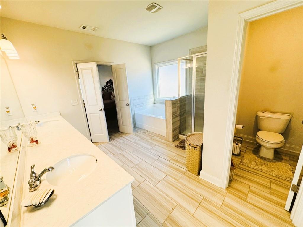 142 Wentworth Lane Villa Rica, GA 30180 - Photo 26 of 44 a bathroom with a sink and a mirror
