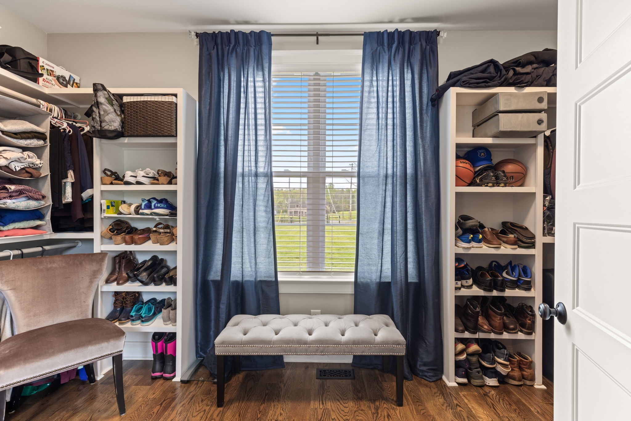 6012 Bethlehem Road Springfield, TN 37172 - Photo 20 of 60 a living room with furniture a rug and a window