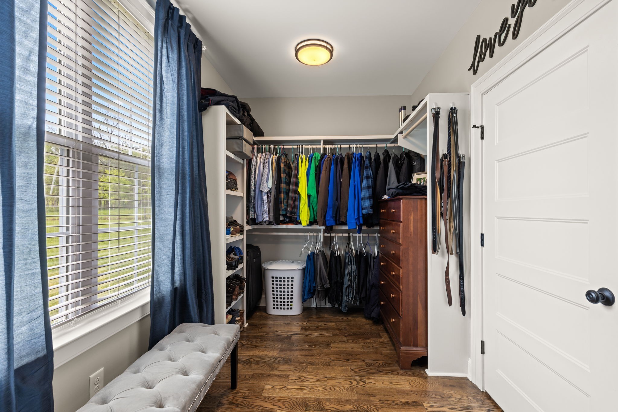 6012 Bethlehem Road Springfield, TN 37172 - Photo 22 of 60 a view of a livingroom with a furniture and a window