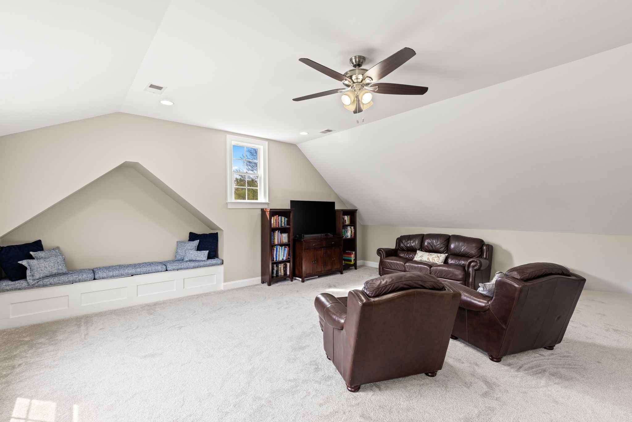 6012 Bethlehem Road Springfield, TN 37172 - Photo 35 of 60 a living room with furniture and a ceiling fan