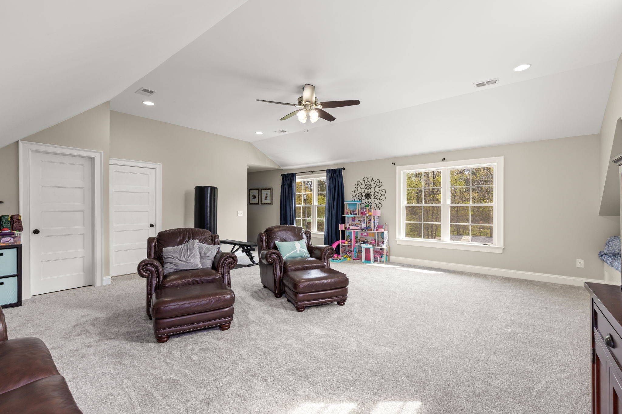 6012 Bethlehem Road Springfield, TN 37172 - Photo 37 of 60 a living room with furniture ceiling fan and a window