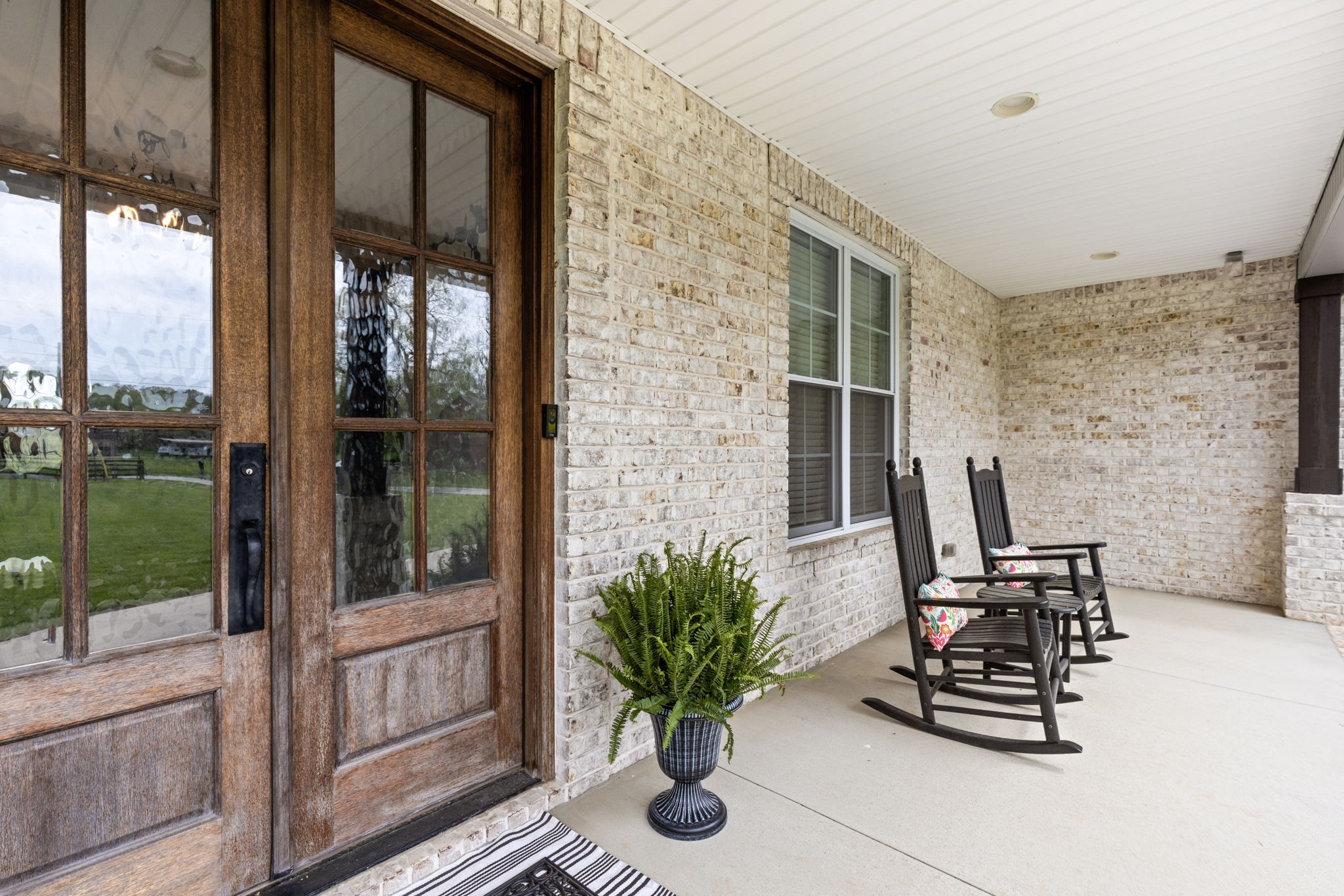 6012 Bethlehem Road Springfield, TN 37172 - Photo 4 of 60 a view of a lobby with chair and floor to ceiling window