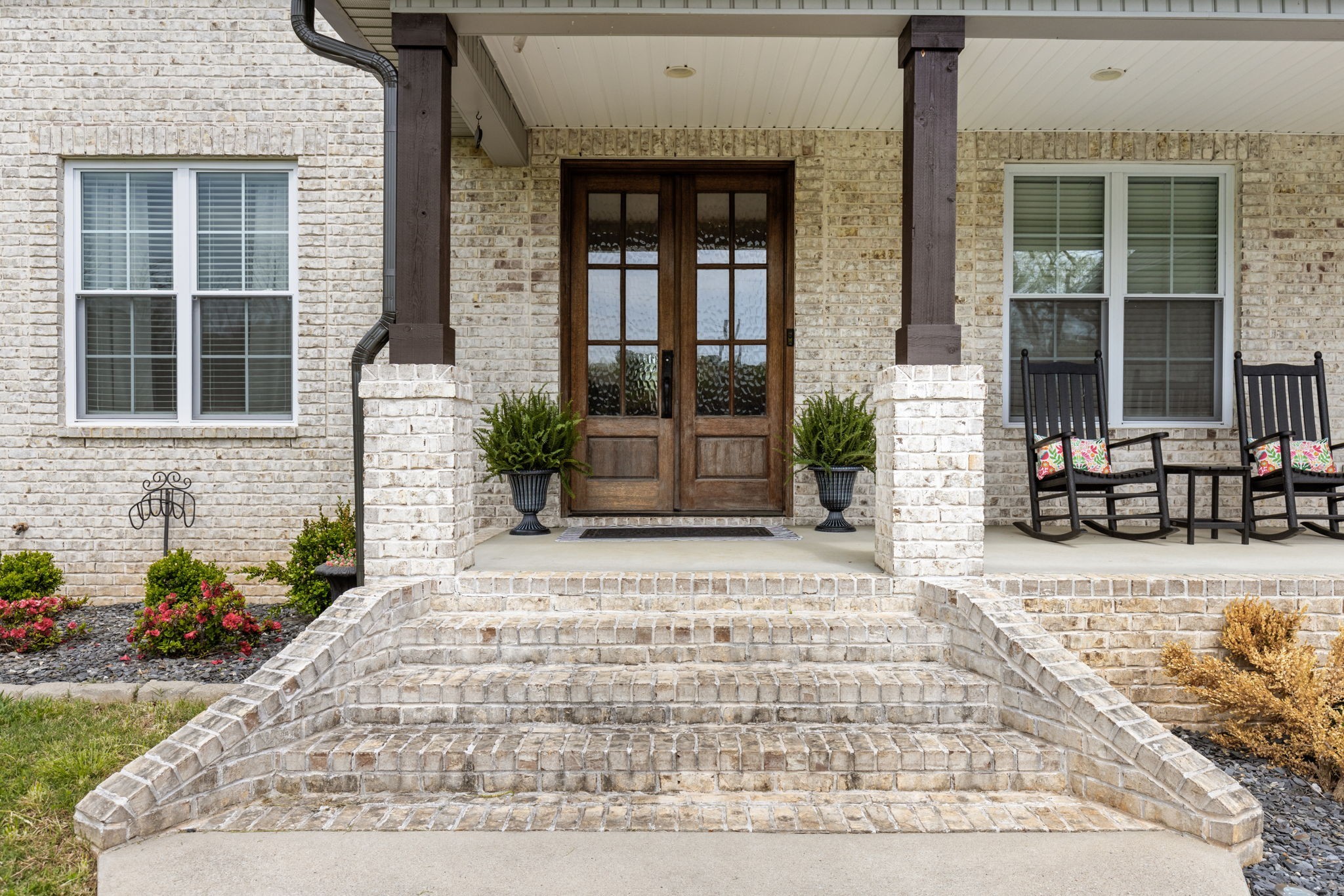 6012 Bethlehem Road Springfield, TN 37172 - Photo 52 of 60 a front view of a house with sitting area