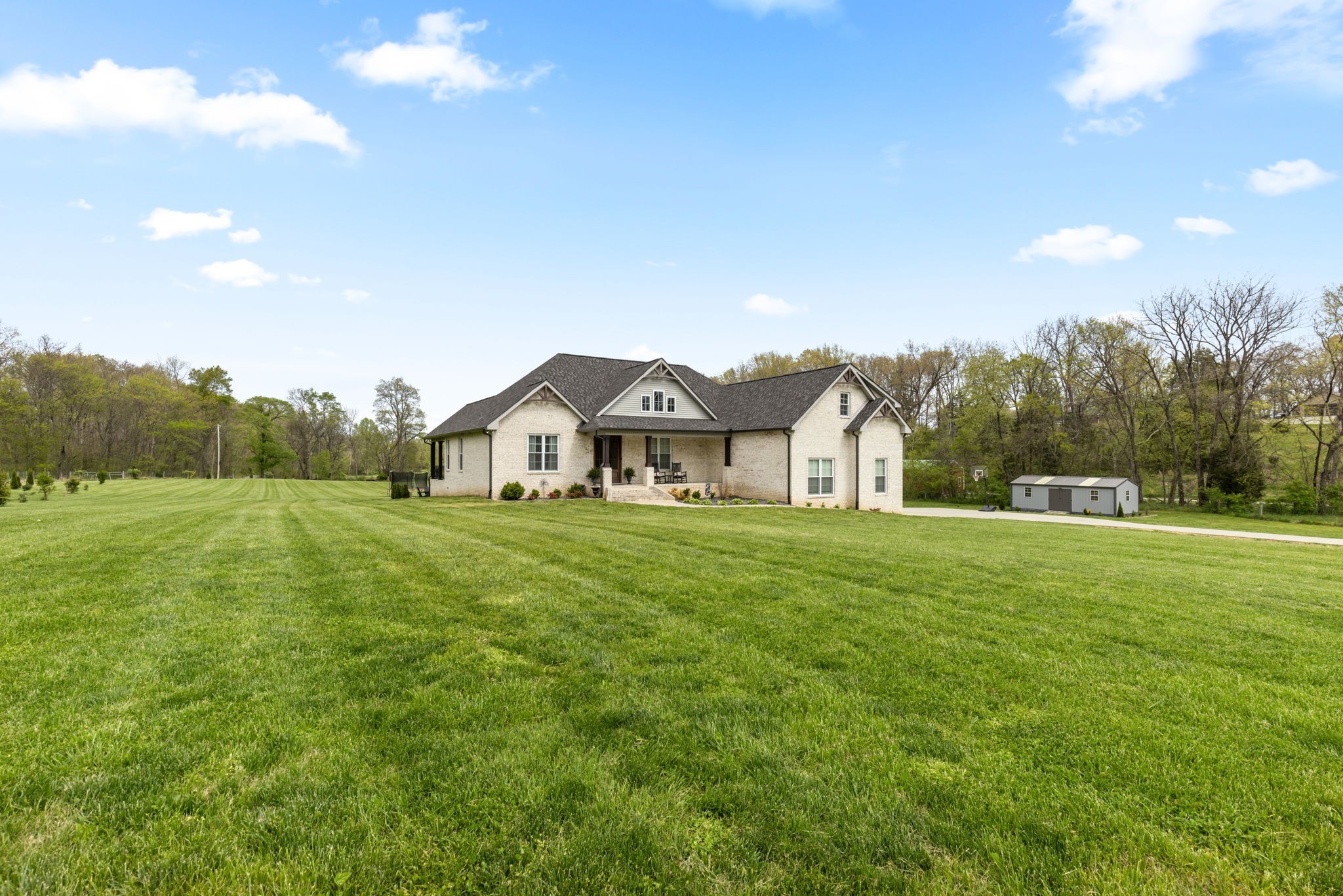 6012 Bethlehem Road Springfield, TN 37172 - Photo 60 of 60 a front view of a house with garden