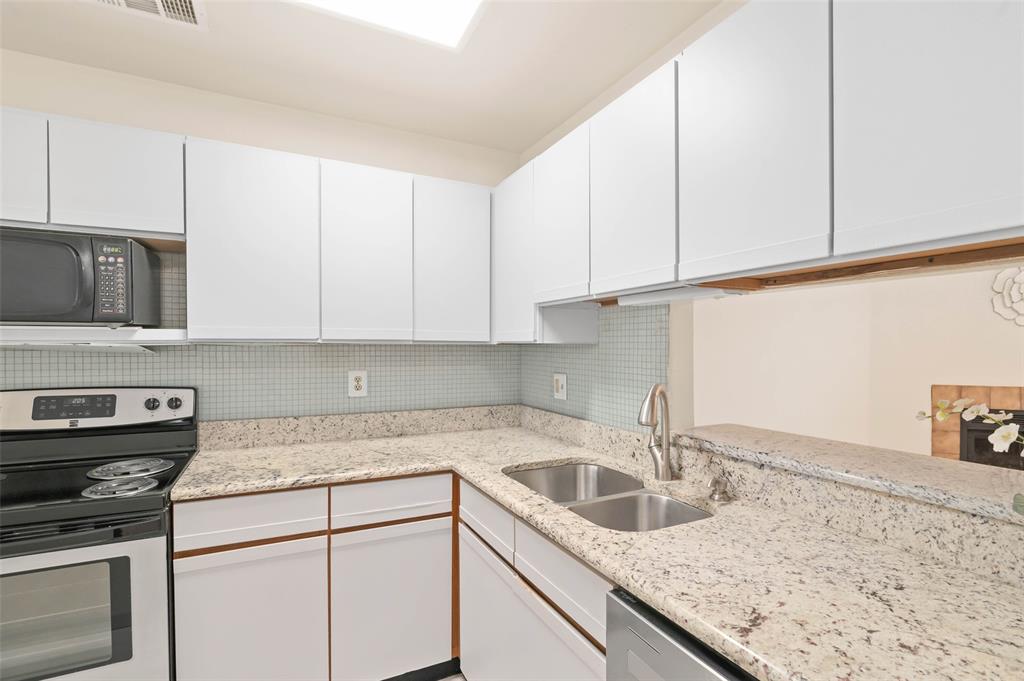 700 West Collins Street Denton, TX 76201 - Photo 10 of 36 Kitchen has a pass through and breakfast bar