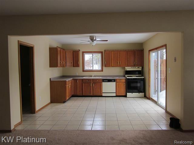 2569 Michigan Road Port Huron, MI 48060 - Photo 13 of 17 IMG_9197.jpg
