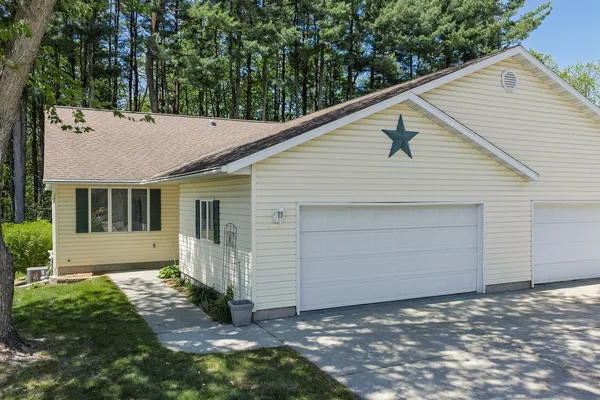 $315,000 | 1711 Hillcrest Drive, Baraboo, WI 53913