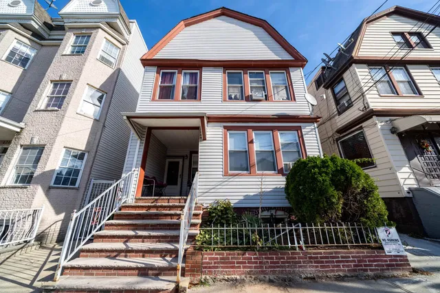 $2,000 | 224 Linden Avenue, Unit 4, Jersey City, NJ 07305